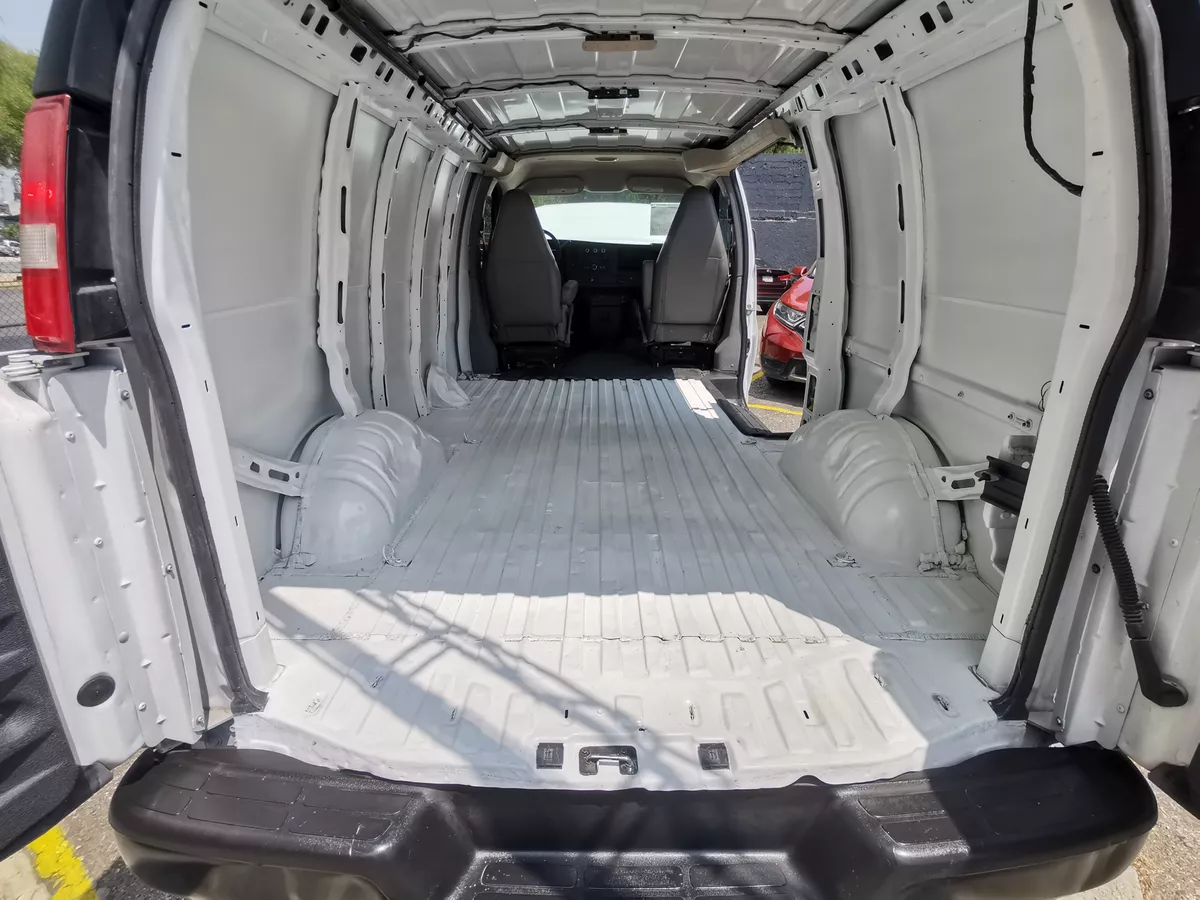 Chevrolet Express 6.0 cargo Van Ls At - Imagen 13