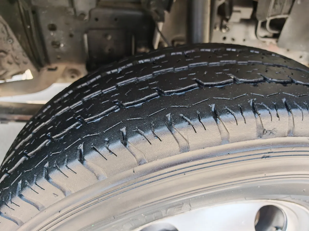 Isuzu Elf 400 2012 Chato Caja Seca - Imagen 17