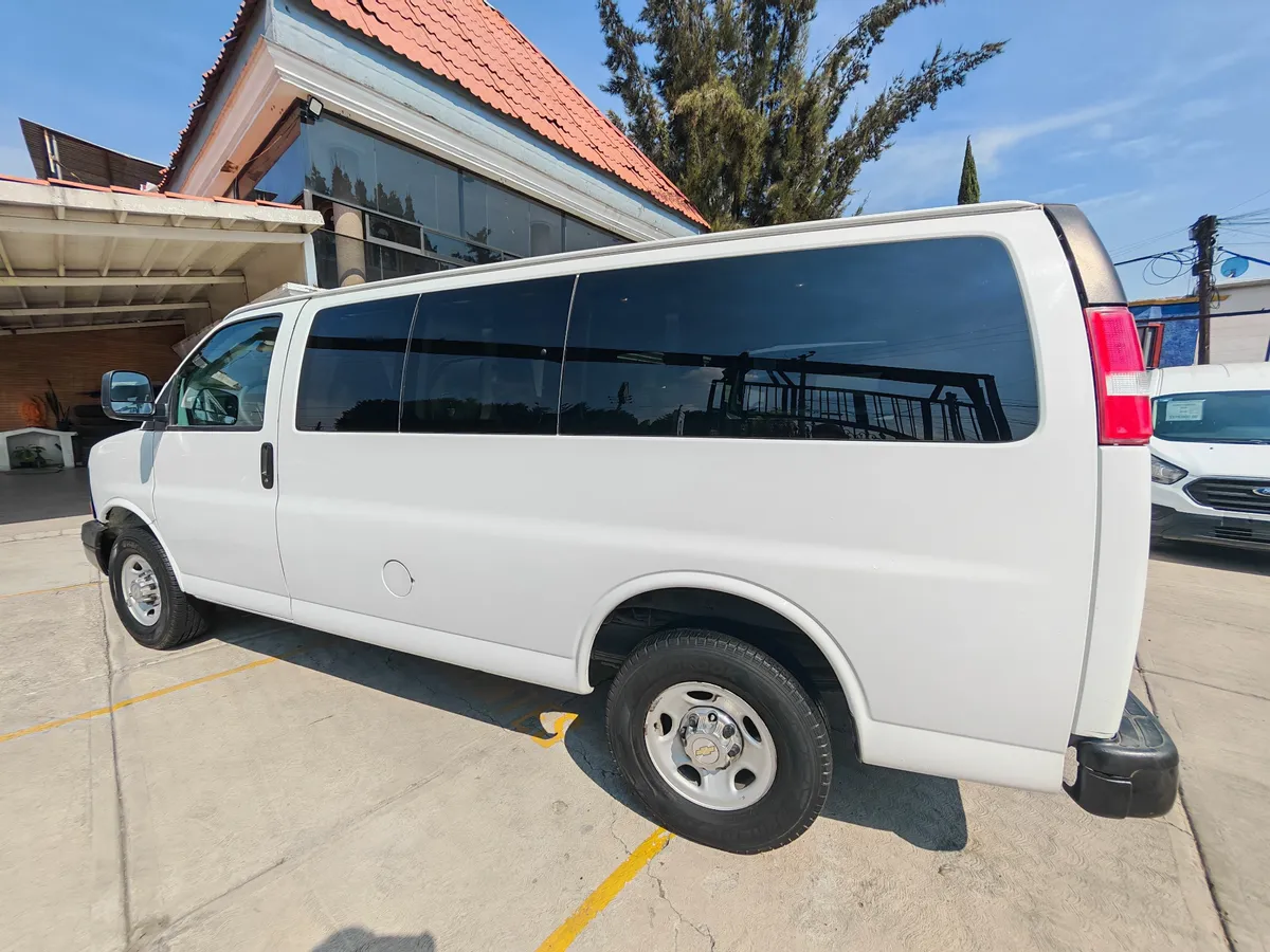 Chevrolet Express 6.0ls D 12 Pas At 2016 - Imagen 6
