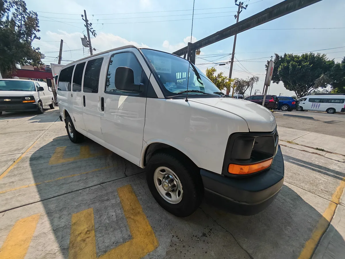 Chevrolet Express 6.0ls D 12 Pas At 2016 - Imagen 19