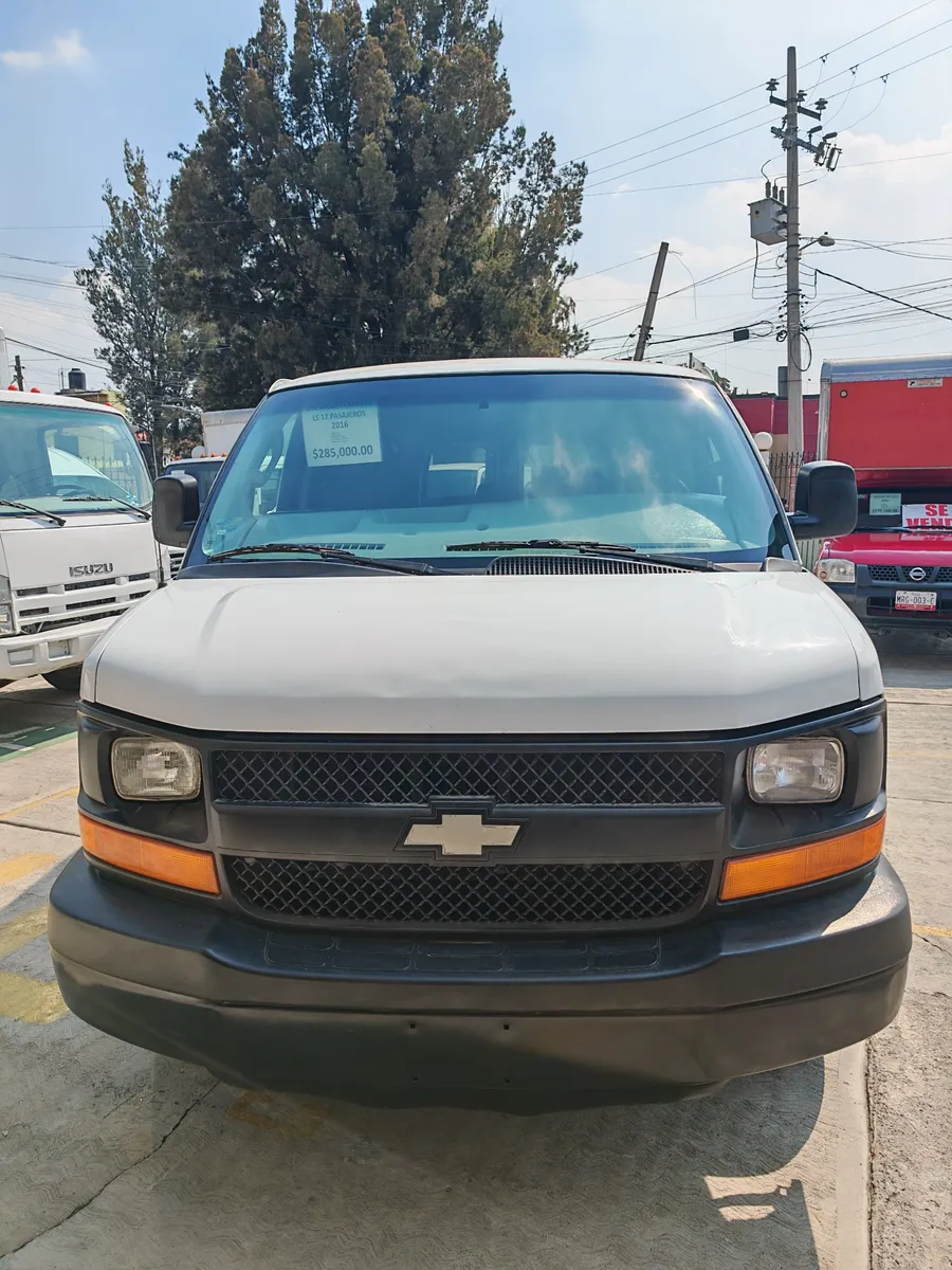 Chevrolet Express 6.0ls D 12 Pas At 2016 - Imagen 3
