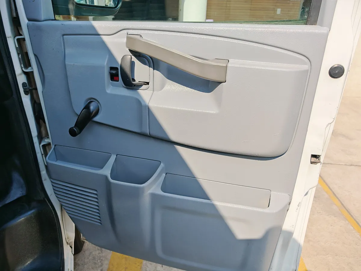 Chevrolet Express 6.0ls D 12 Pas At 2016 - Imagen 15