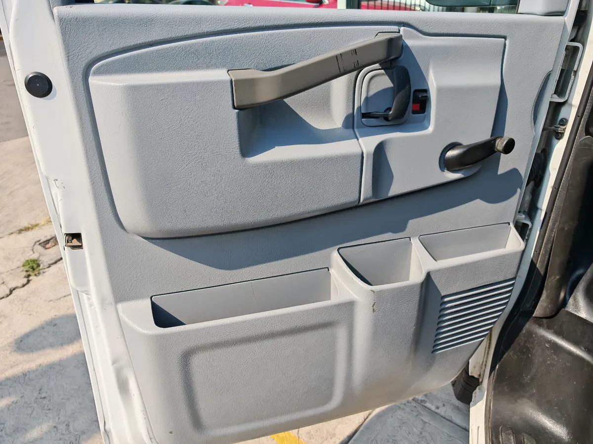 Chevrolet Express 6.0ls D 12 Pas At 2016 - Imagen 5