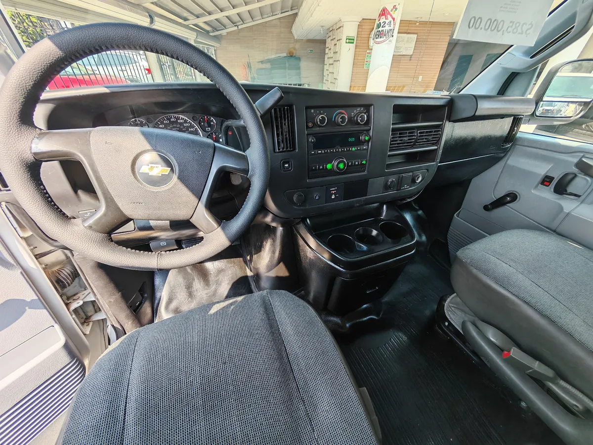 Chevrolet Express 6.0ls D 12 Pas At 2016 - Imagen 12