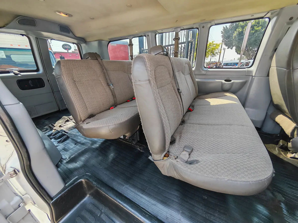 Chevrolet Express 6.0ls D 12 Pas At 2016 - Imagen 10