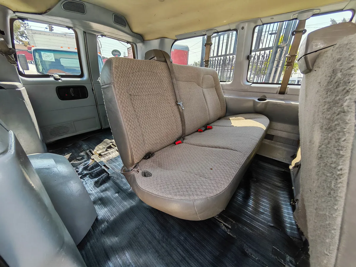 Chevrolet Express 6.0ls D 12 Pas At 2016 - Imagen 9