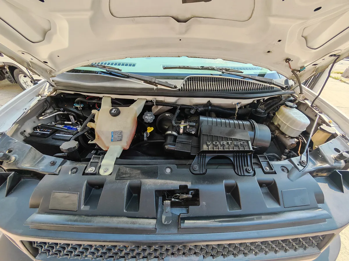 Chevrolet Express 6.0ls D 12 Pas At 2016 - Imagen 7