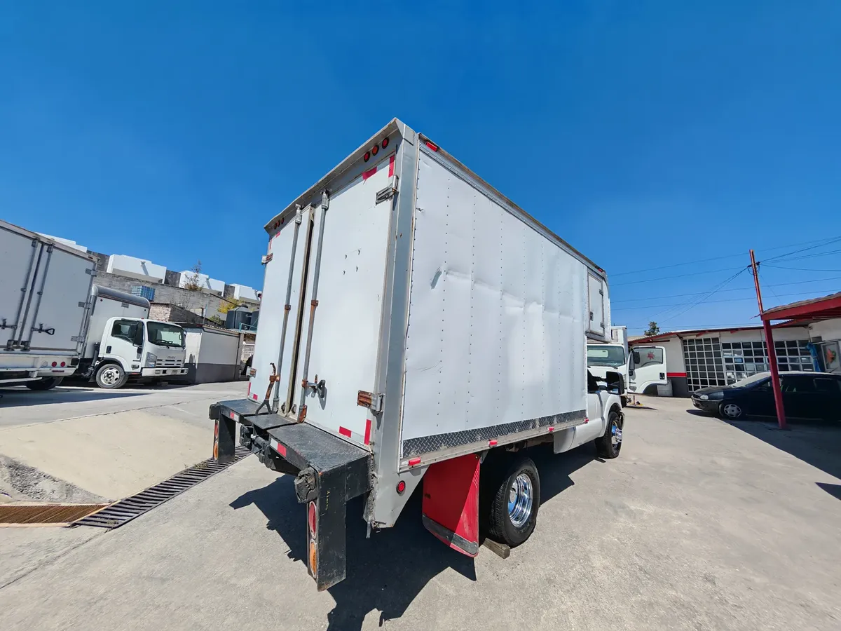 Ford F-350 6.3l Xl 6.2 Plus Mt 2016 - Imagen 6