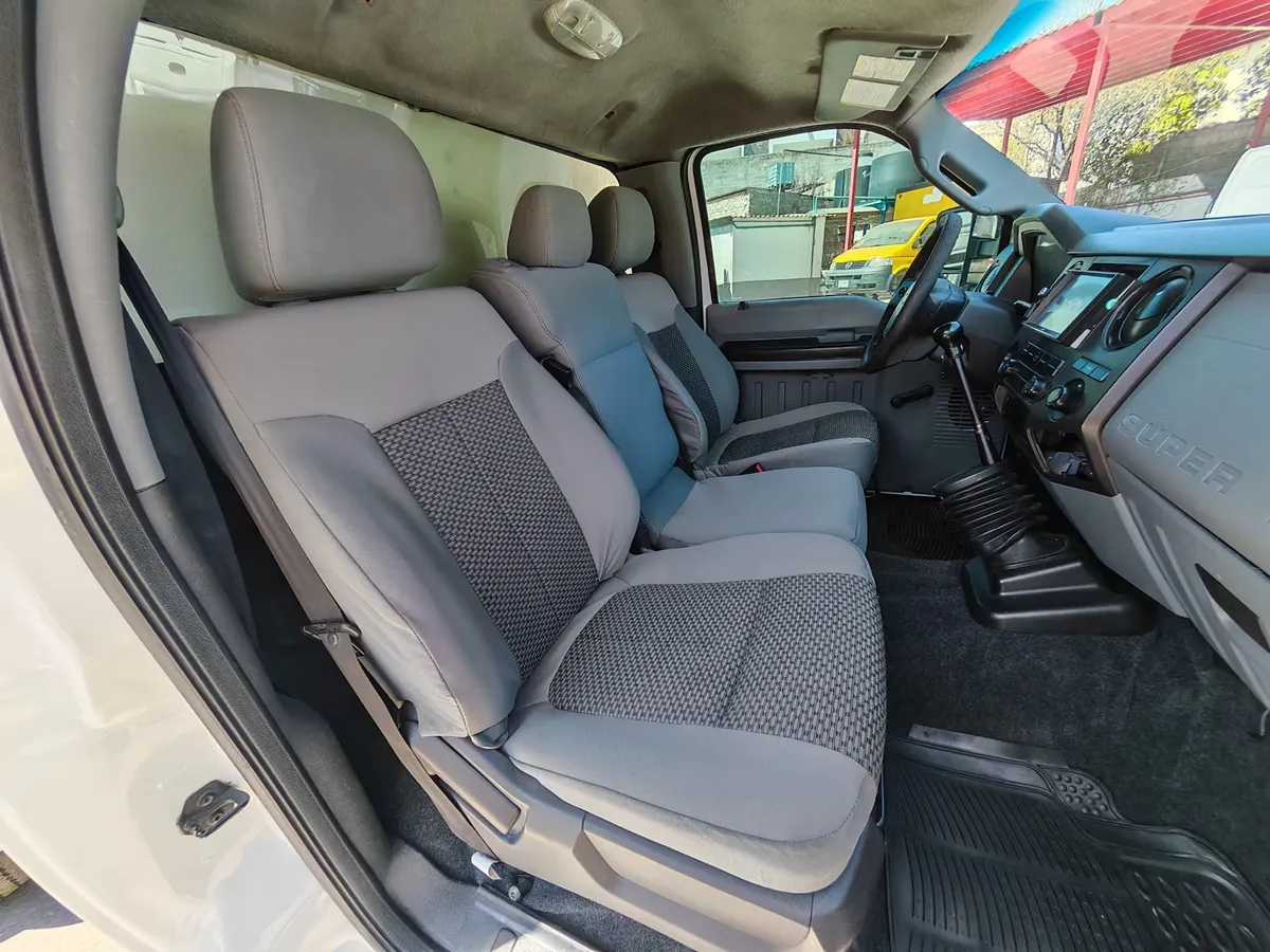 Ford F-350 6.3l Xl 6.2 Plus Mt 2016 - Imagen 5