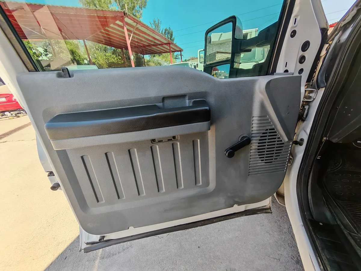 Ford F-350 6.3l Xl 6.2 Plus Mt 2016 - Imagen 11