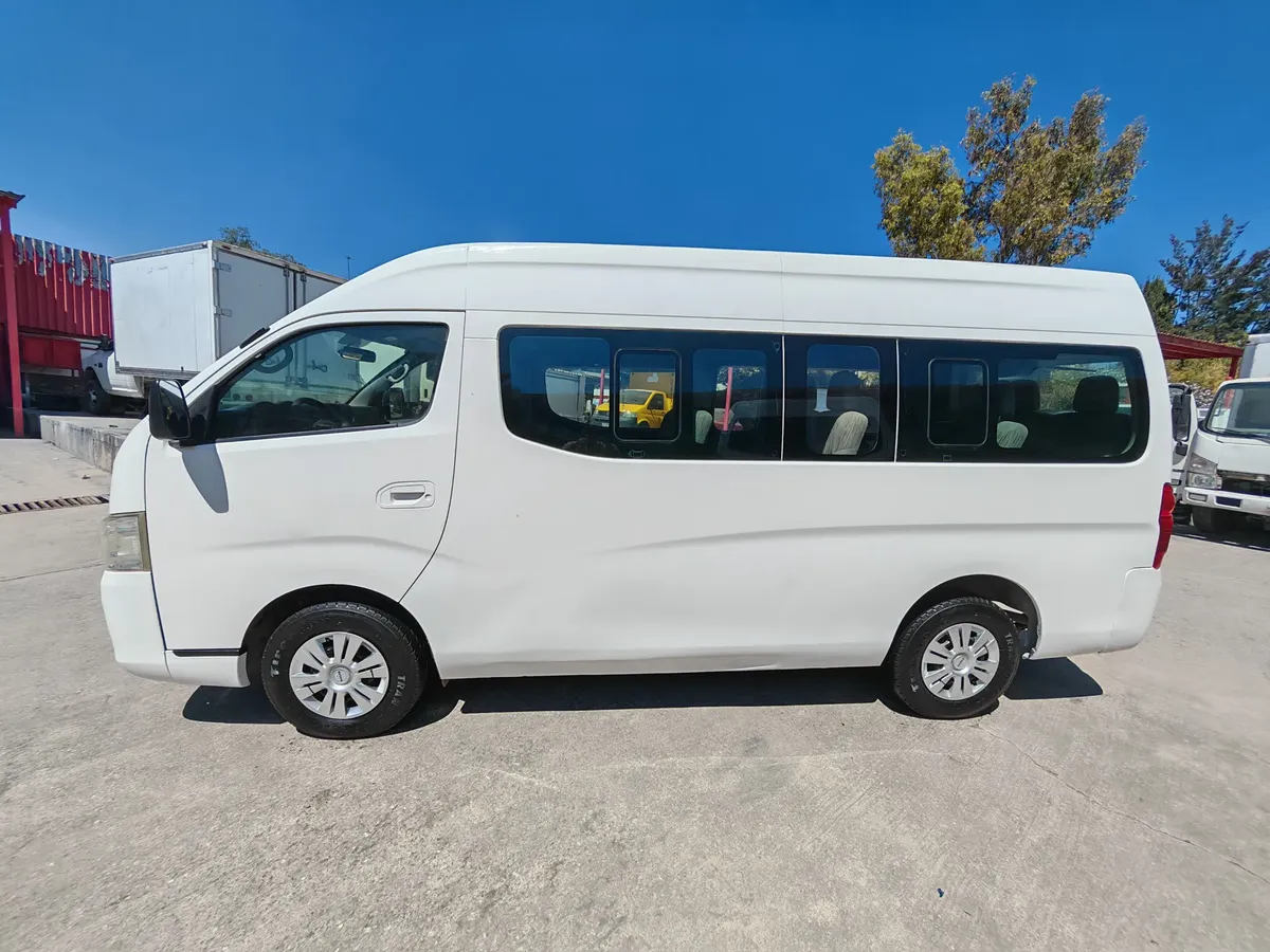 Nissan Urvan 2.5 12 Pas Aa Pack Seguridad Mt 2015 - Imagen 18