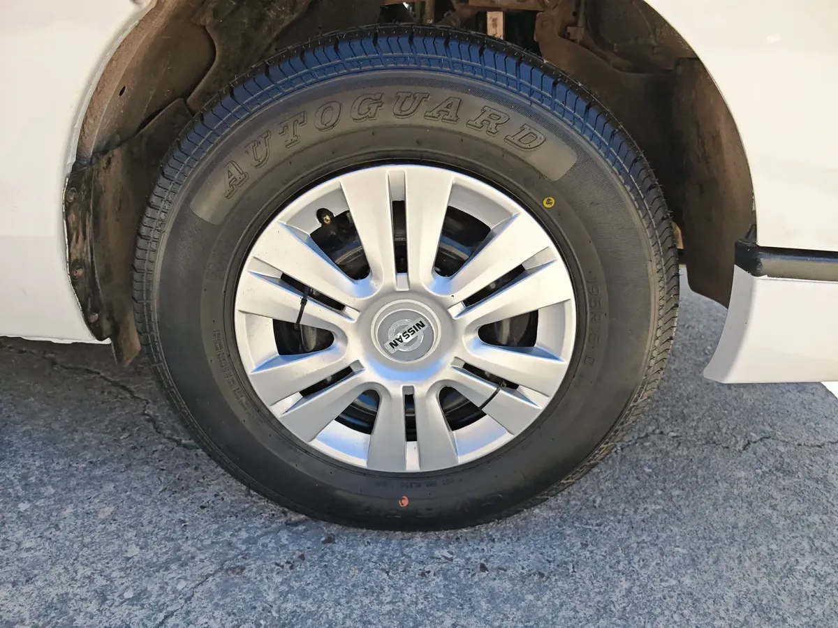 Nissan Urvan 2.5 12 Pas Aa Pack Seguridad Mt 2015 - Imagen 16