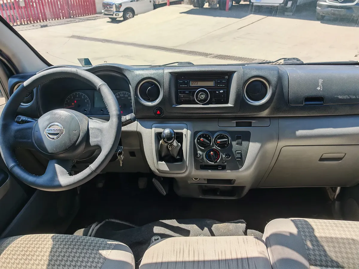 Nissan Urvan 2.5 12 Pas Aa Pack Seguridad Mt 2015 - Imagen 11