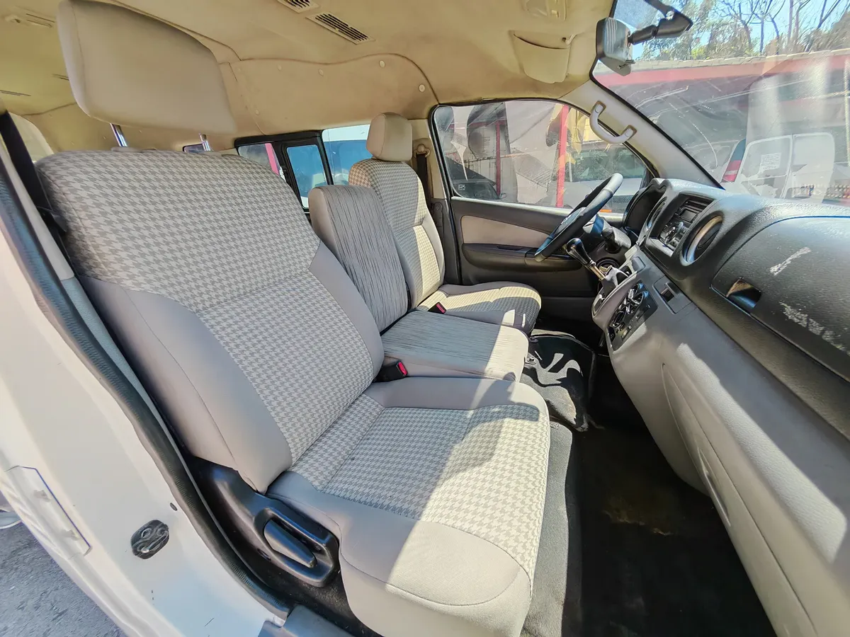 Nissan Urvan 2.5 12 Pas Aa Pack Seguridad Mt 2015 - Imagen 10