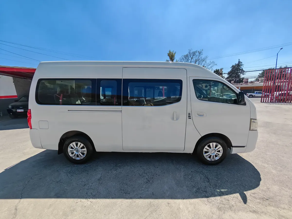 Nissan Urvan 2.5 12 Pas Aa Pack Seguridad Mt 2015 - Imagen 4