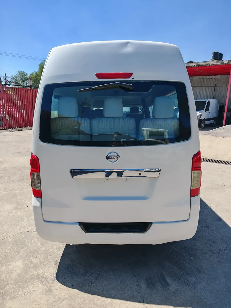 Nissan Urvan 2.5 12 Pas Aa Pack Seguridad Mt 2015 - Imagen 3