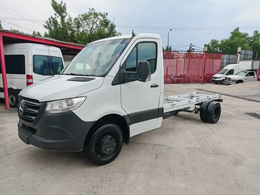 Mercedes-Benz Sprinter Chasis cabina 516 larga 2022