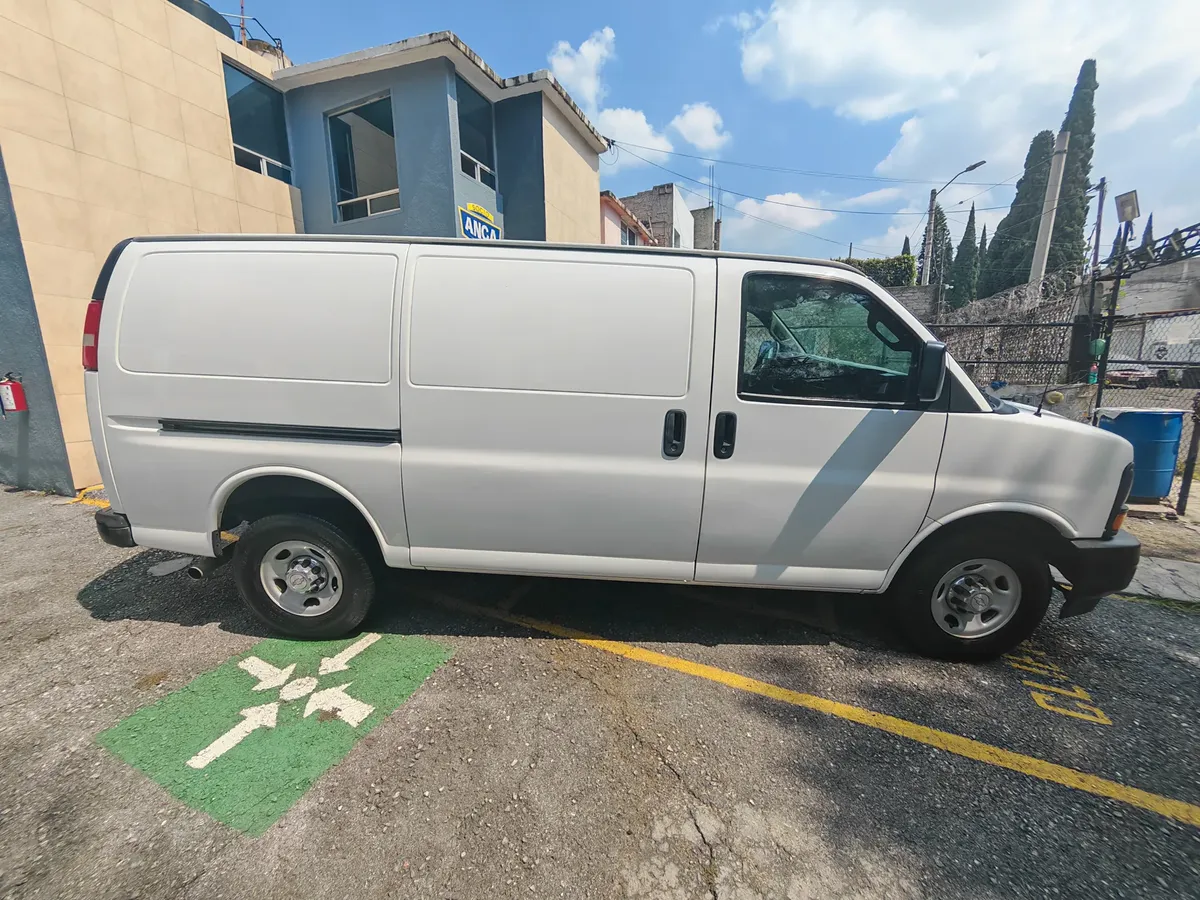 Chevrolet Express 6.0 Cargo Van Ls At 2017 - Imagen 16