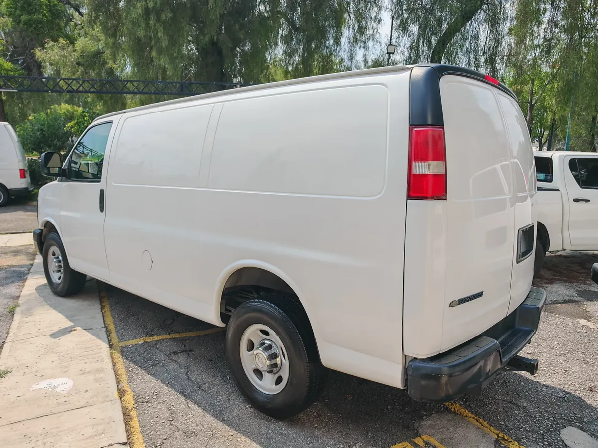 Chevrolet Express 6.0 Cargo Van Ls At 2017 - Imagen 14