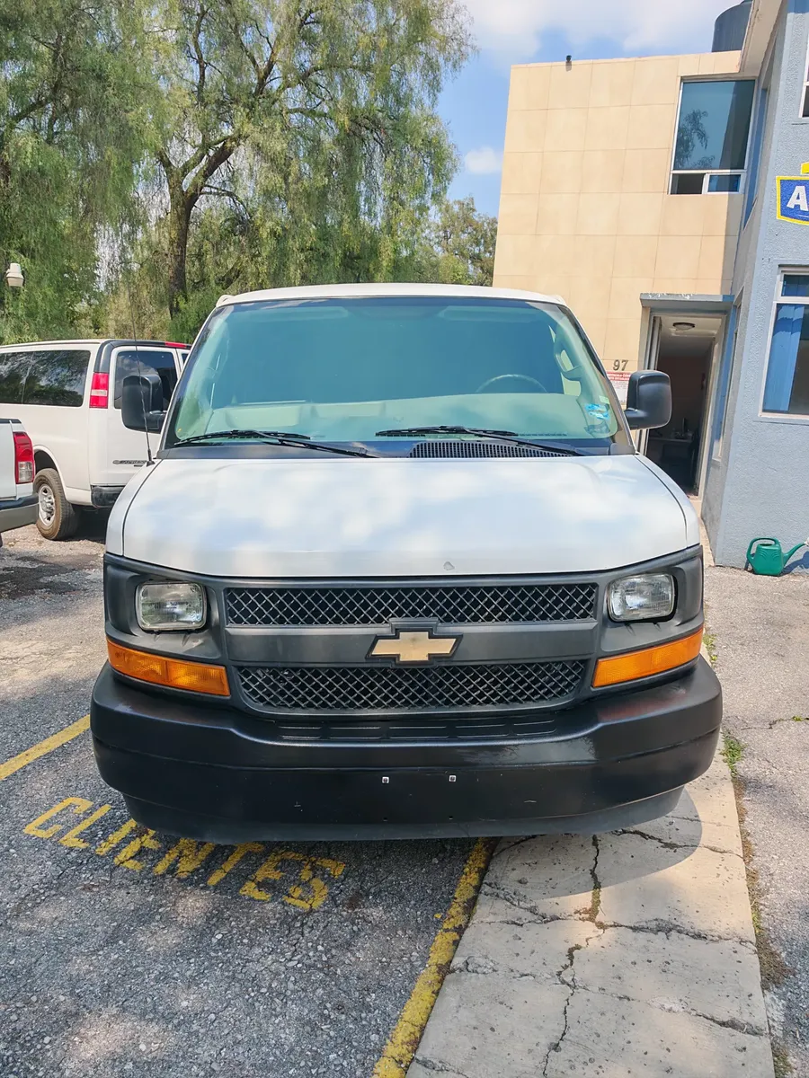 Chevrolet Express 6.0 Cargo Van Ls At 2017 - Imagen 13
