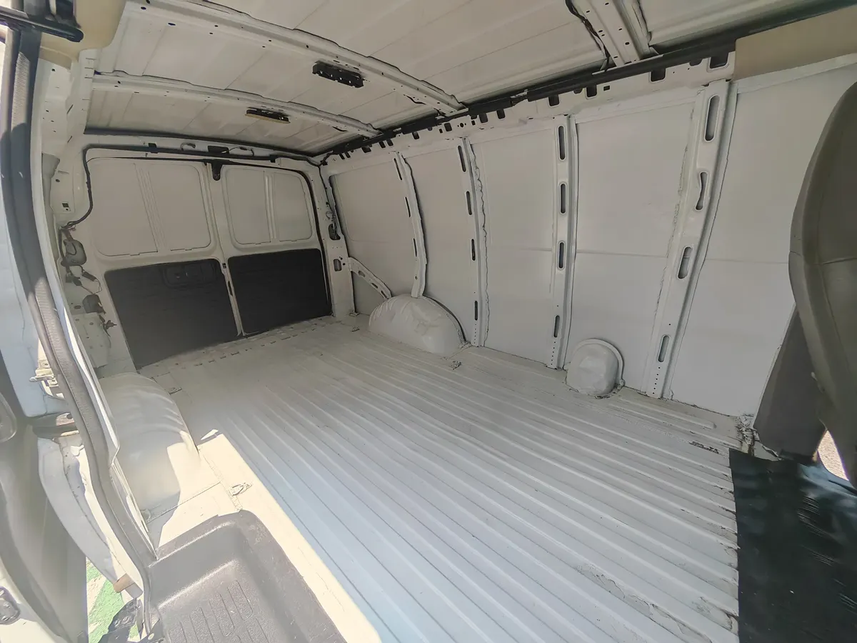 Chevrolet Express 6.0 Cargo Van Ls At 2017 - Imagen 11
